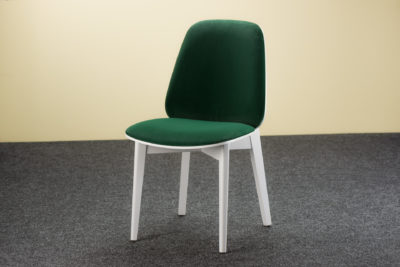 Кухонний стілець "Пломбір" білого кольору з зеленою велюровою оббивкою