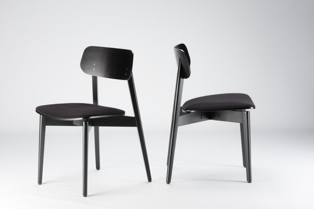 Кухонный стул "Корса Х" черного цвета RAL 9005, мягкое сиденье, обивка с искусственной замши